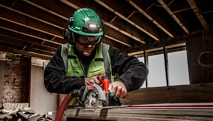Nueva sierra circular Milwaukee M18 Fuel de 190 mm: potencia, precisión y seguridad para el corte profesional de madera