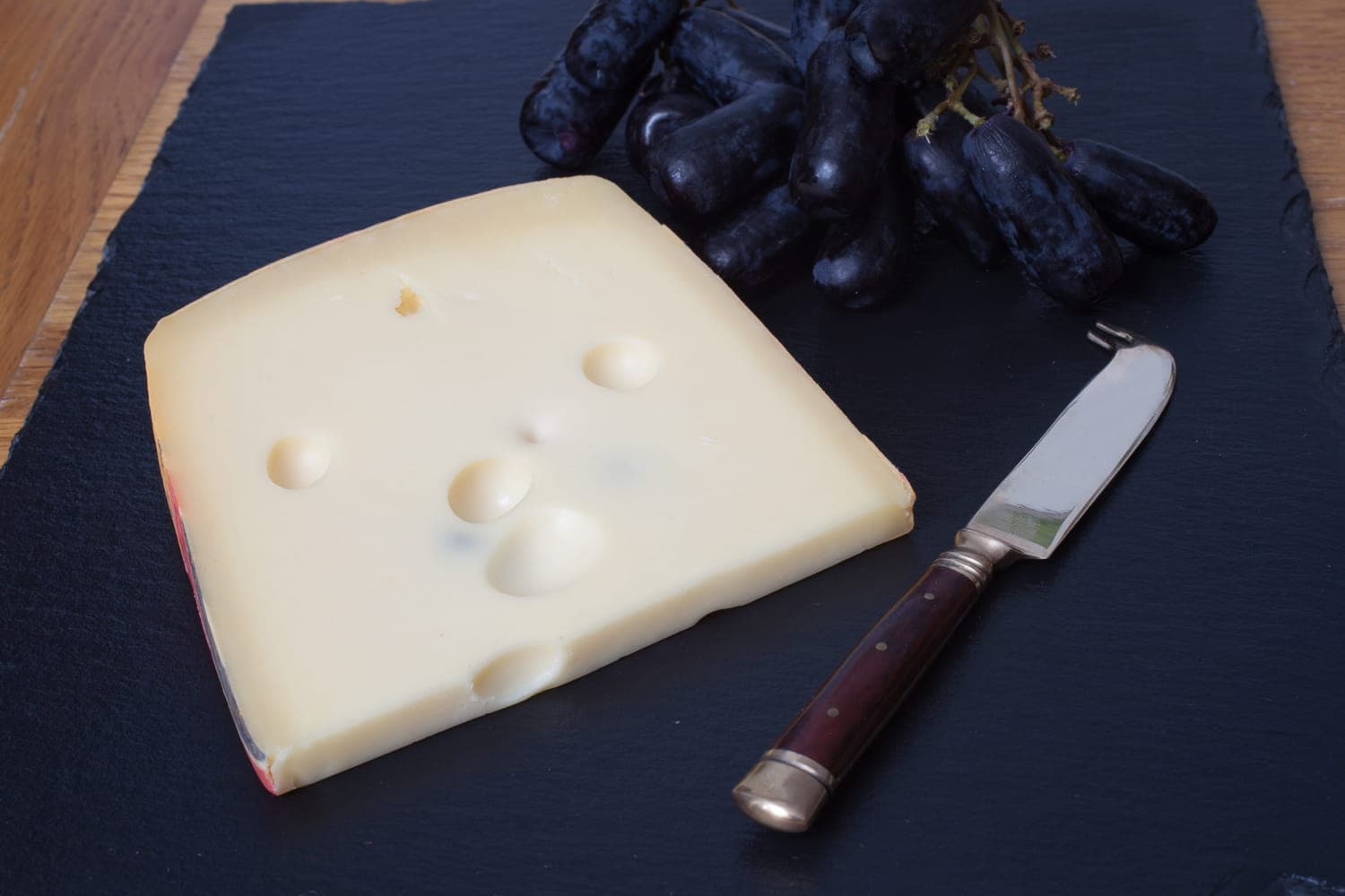 Il ressemble au gruyère et à l'emmental pourtant après 65 ans, un autre fromage à trous renforce davantage les os