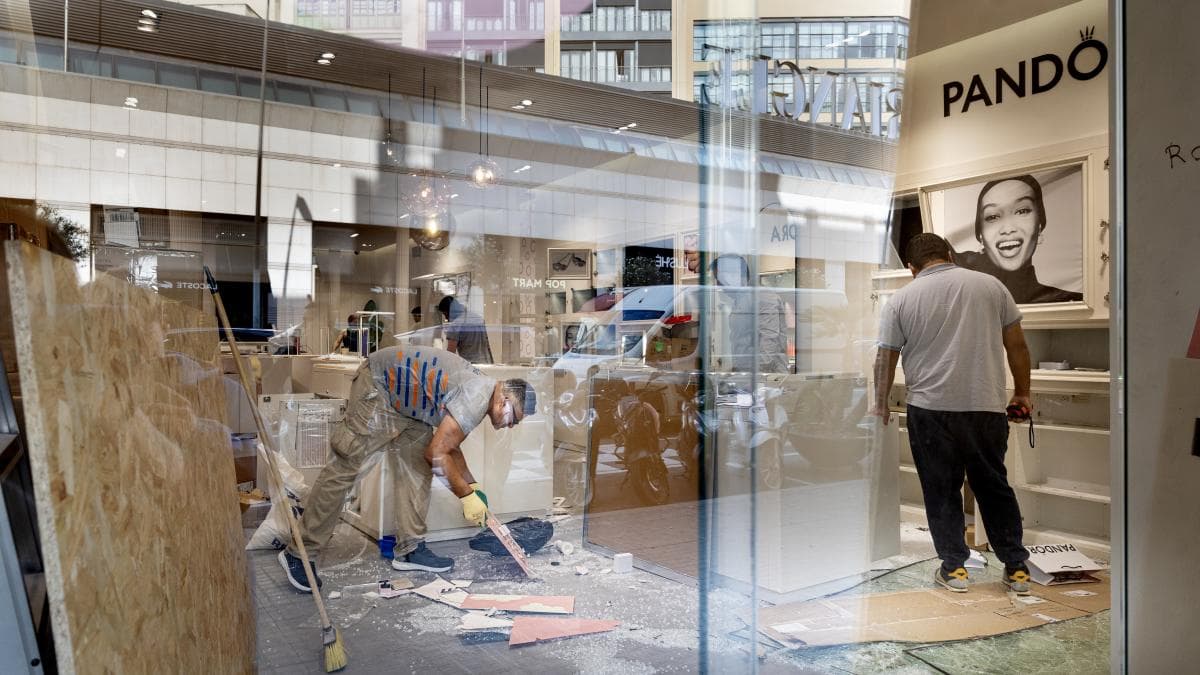 El Ayuntamiento activa ayudas a damnificados de los disturbios en el centro de Barcelona