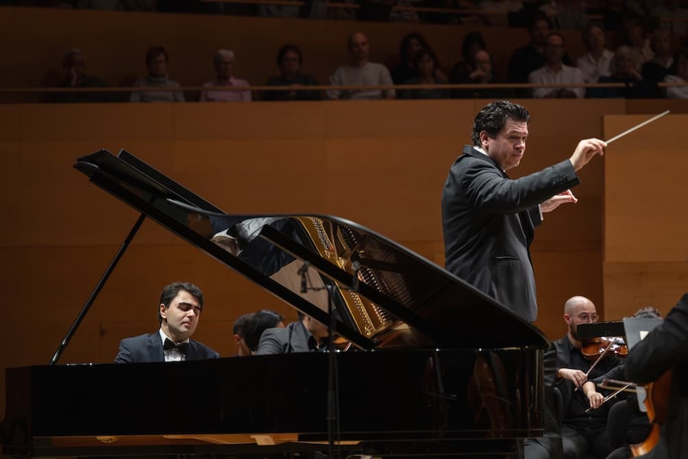 Cristian Măcelaru y David Khrikuli con la OBC, con obras de Smetana, Chopin y Rajmáninov