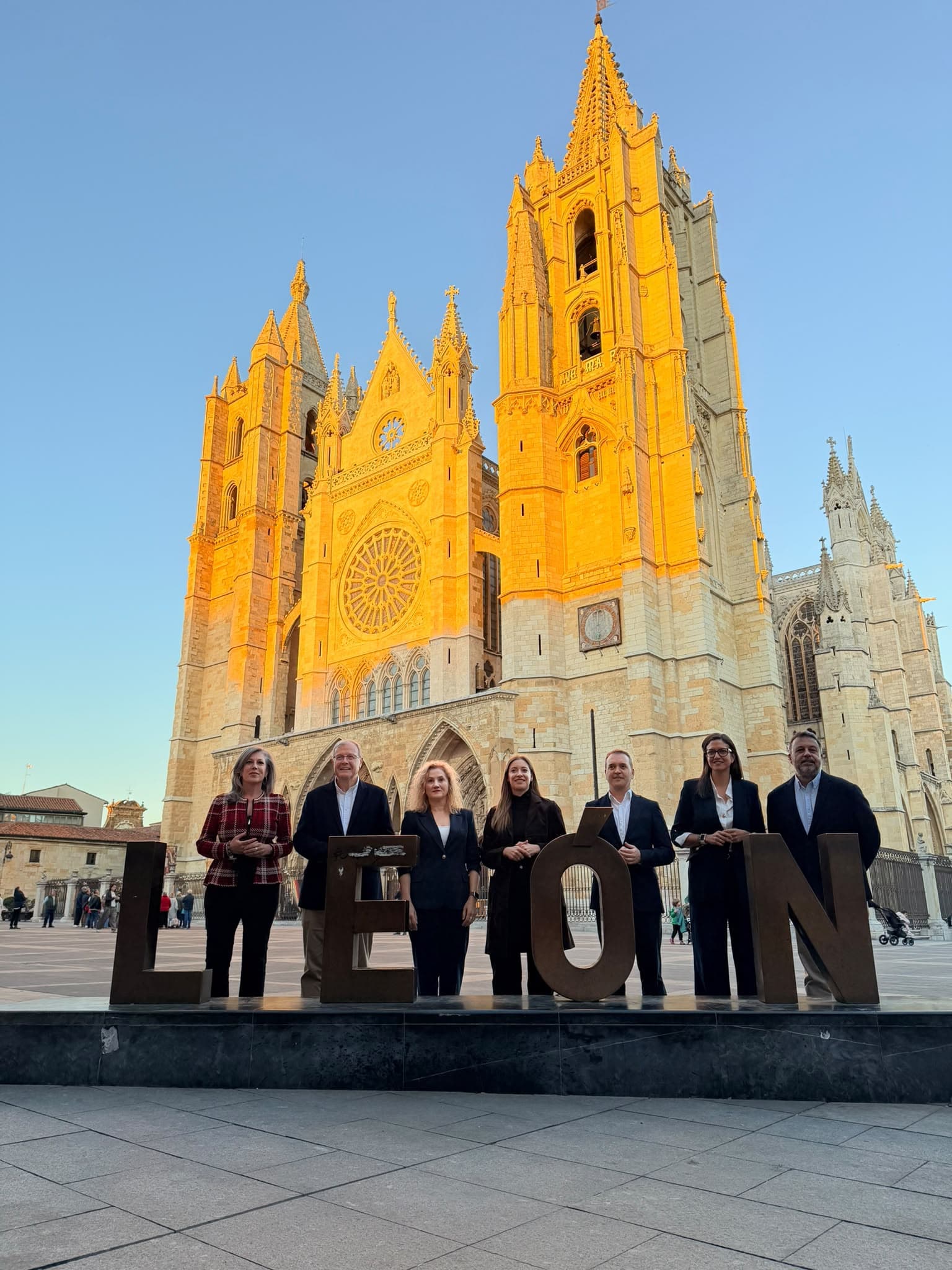 Ester Muñoz: “El 29N hay que elegir entre seguir con un presidente que nos mienta y exprima a impuestos para poder pagar sus chantajes, o uno reformista como Feijóo que mejore nuestras vidas”